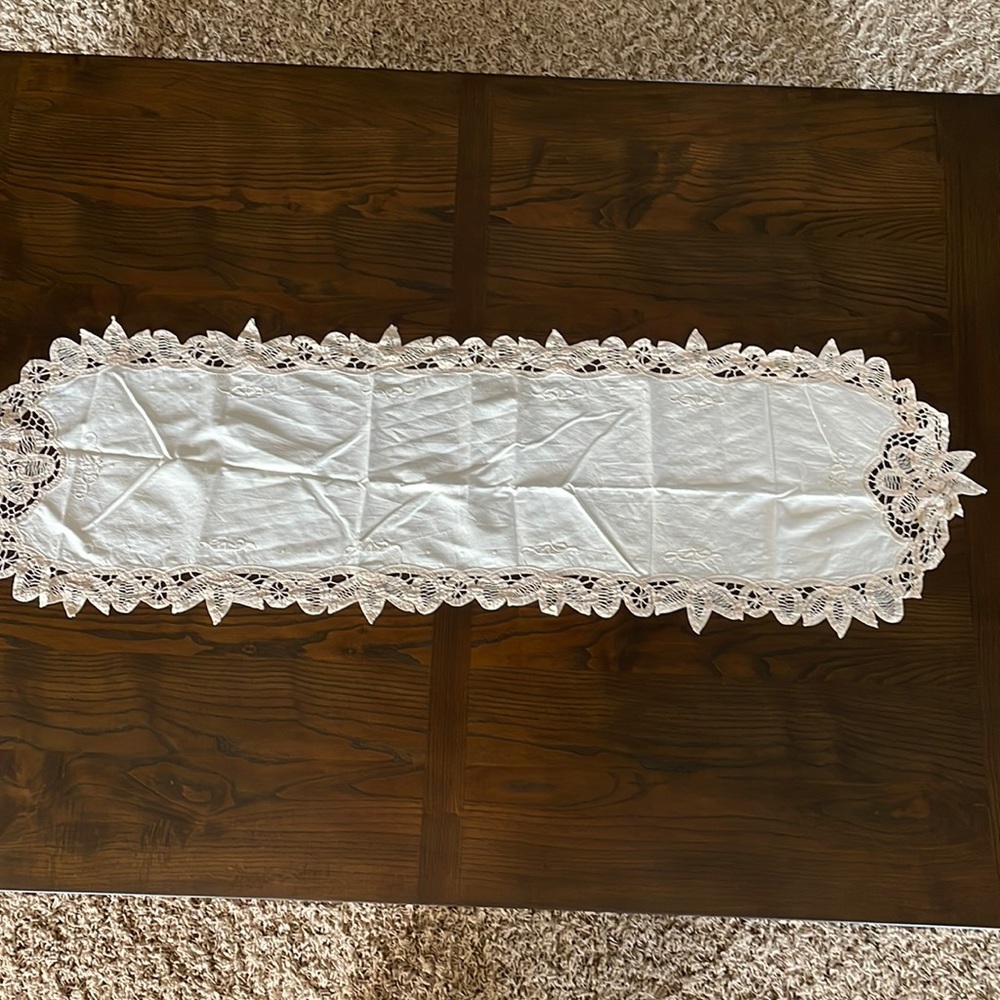 Table runner.